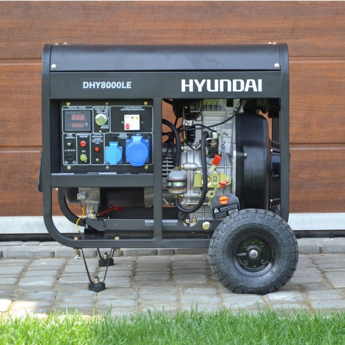 Дизельный генератор Hyundai DHY 8000 LE,